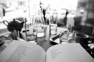 Ráno v Café Momenta s přebásněnými žalmy od Daniela Rause