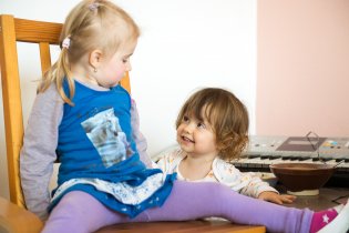 Mně ale vůbec nevadí, že mě na tu židli nechceš pustit!