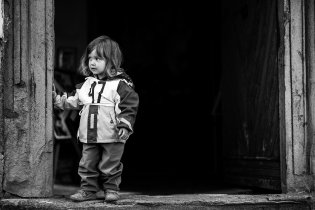 Účastník č. 47 opatrně postupuje k dalšímu úkolu