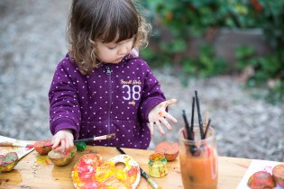 Na dýňových slavnostech v Otevřené zahradě se nám Verča pěkně vybarvila