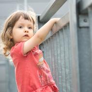 Modelka u přístavního mola