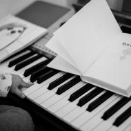 Verunka je schopna na klávesy zahrát opravdu cokoliv