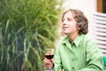 Debata o nádraží jedině nad sklenkou červeného