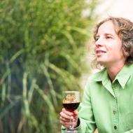 Debata o nádraží jedině nad sklenkou červeného