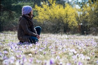 Všimněte si čepice upletené speciálně pro tuto příležitost