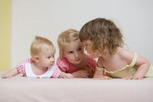 Až řeknu Teď, tak na ty čumily všechny vystrčíme zadnice, jo?