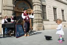 Maraton hudby Brno - Javorníček si od Verunky vysloužil nějakou tu korunku