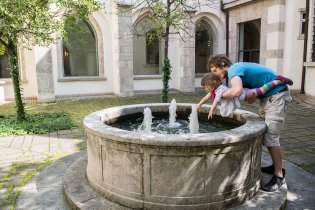 Objev dne - utajené atrium za křížovou chodbou