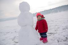 Sněhulák uprostřed přehrady, to se nevidí každý den