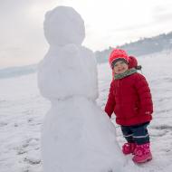 Sněhulák uprostřed přehrady, to se nevidí každý den