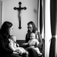 Samuelka ze začátku  věnovala všechnu svou pozornost především fotografovi...