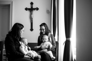 Samuelka ze začátku  věnovala všechnu svou pozornost především fotografovi...