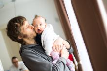 Počkej, až se budu umět bránit, to bude s oslintáváním konec!