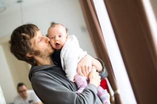 Počkej, až se budu umět bránit, to bude s oslintáváním konec!