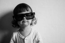 Dívka s 3D brýlemi