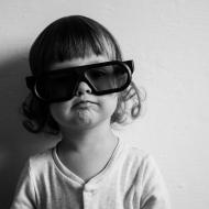 Dívka s 3D brýlemi