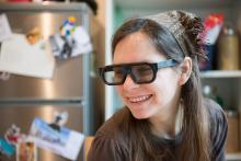 Brýle nasadit maminka