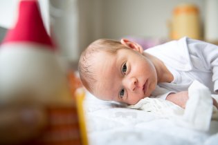 A když už mě to na bříšku nebaví, tak se prostě takhle skulím