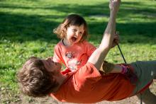 Houpání s tatínkem, no to je legrace