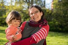 Práce s odraznou deskou šla skvěle i novému asistentu Tomovi