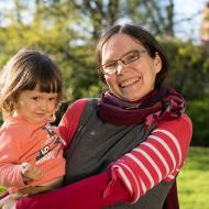 Práce s odraznou deskou šla skvěle i novému asistentu Tomovi