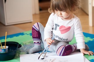 Znáte snad nějaký lepší úchop, když chcete použít dva štětce najednou?