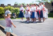 Verunka by nejradši skočila na pódium, asi je nejvyšší čas ji přihlásit do nějakého souboru