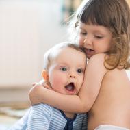 V tuto chvíli se Radovánkovi ještě sesterské hrátky líbily