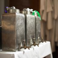 Nechali jsme si vysvětlit, že tyto krásné kanystry v sakristii katedrály obsahují svaté oleje pro celou diecézi