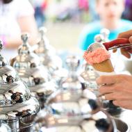 Den těhotenství - u stánku Tutti Frutti je jako obvykle největší fronta