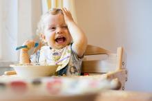 Jako správní líní rodiče samozřejmě počkáme, až to zaschne a odpadne samo