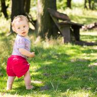 Dej mi ruku, pojď, půjdeme šlapat náš svět