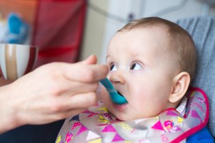 Takhle hustou kašičku mám jako vážně spolknout?!