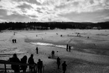 Sice je nad nulou, ale těch 40 cm ledu snad ještě chvíli vydrží