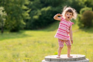 Tančííím - a DJ si nás asi všim, páč to vohulil a přidal i dým