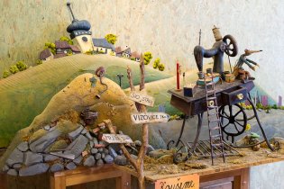 Lenku na výstavě o Krysácích nejvíce zaujal jejich šicí stroj