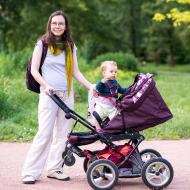 Začalo nám období nedbalého postávání v kočárku