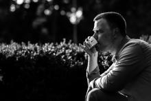 Běžný muž může na akci tohoto typu přežít pouze pod vlivem omamných látek