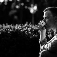 Běžný muž může na akci tohoto typu přežít pouze pod vlivem omamných látek