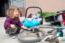 Verunka právě definitivně překonala svůj strach z tajemného nástroje jménem pumpička