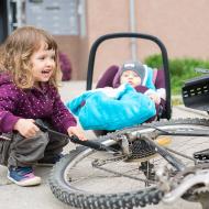 Verunka právě definitivně překonala svůj strach z tajemného nástroje jménem pumpička