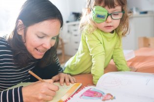 Knížka "Nauč se kreslit" je sice určena pro děti, ale víc to zatím baví rodiče