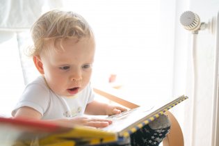 Haf, haf, haf. To je kočička, Radovánku! Haf, haf, haf!