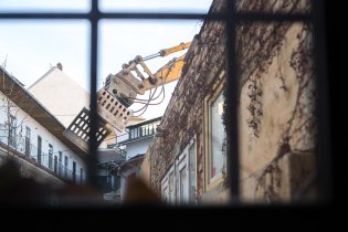 ...za chvíli nám seberou střechu!