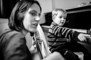 U klavíru to Jáchymovi s Anetou náramně slušelo