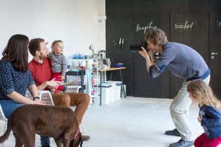 Rodinné focení u záchodů je samozřejmě s příplatkem