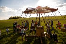 Novinka letošní drakiády v Rosicích - manuální kolotoč