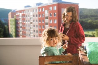 Než vyrazíme na výlet, je ještě potřeba na balkoně vyrobit křídy