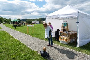 U stánku knihkupectví Dlouhá punčocha jsme trávili hodně času