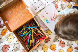 Verunčina výtvarná krabice od bot je tatínkovi trnem v oku